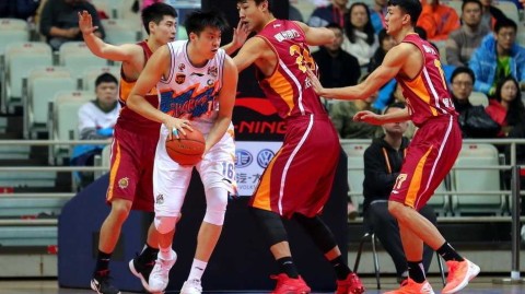 上海大鲨鱼主场惜败浙江稠州 双外援闪耀难阻三连败