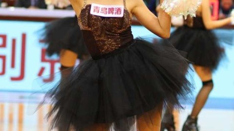 深圳主场篮球宝贝热舞助威 青春风暴席卷龙岗大运中心