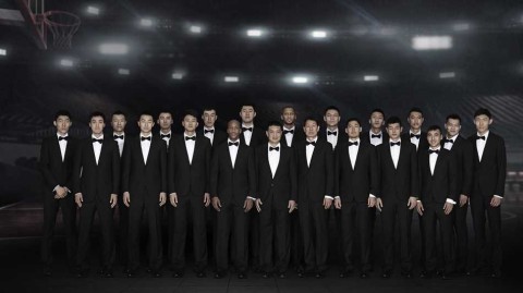 京城硬汉的西装革履 首钢男篮赛季前定格俊酷瞬间