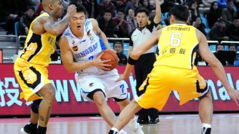 京城铁骑狂飙三分雨，青岛国信双星主场饮恨