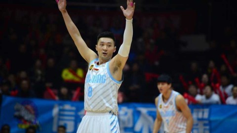 疆湖再现丨那年周琦布拉切换手疾走 刘炜掌舵老将逆生长