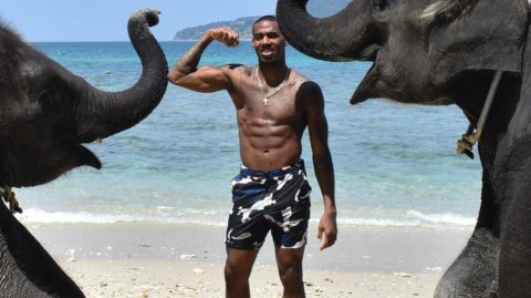 新疆飞虎功臣的闲暇时光：亚当斯春节假期印记