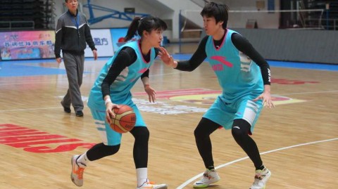 京城玫瑰静待绽放：首钢女篮最后一练，主帅许利民运筹帷幄邵婷领衔冲刺