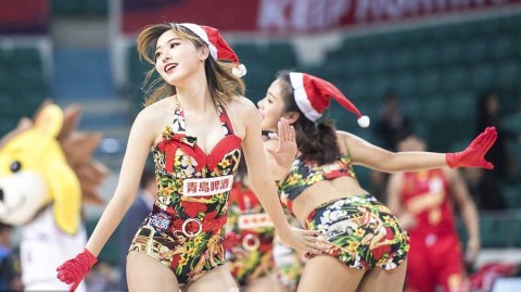 广州龙狮圣诞夜激战深圳，篮球宝贝热舞引爆全场