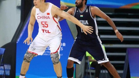 广州夏夜劈开四十分差 男篮蓝队新阵亮剑大胜印度