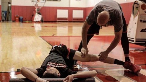 大魔王休斯敦逐梦记：在姚明注视下特训，火箭全队为他护航