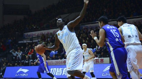 光头西热闪耀全场，布莱切碾压内线，刘炜指挥若定——致那支 unforgettable 的新疆队