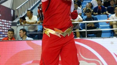 中伊男篮对抗赛吉祥物成场边明星 红队逆转伊朗激情上演