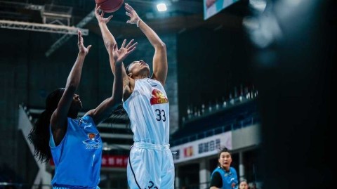 京城玫瑰主场绽放，六连胜捷报点燃首钢篮球馆