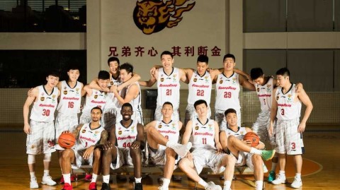 新周期蓄势待发，广东宏远队官方写真定格新赛季野心