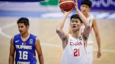 激战德黑兰：胡金秋内线擎天，国奥男篮力克菲律宾闯关成功