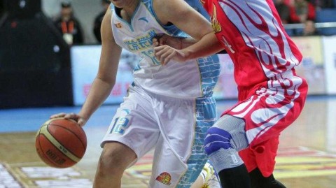 京城玫瑰雨浇灭山西烈焰 女篮众将演绎冬日里的篮球盛宴