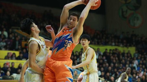 弗雷戴特与他的对手们：一则关于CBA江湖的对抗与合作叙事