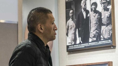 铁血篮臣仰高风：巴特尔静思周恩来纪念馆