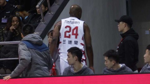 兰德里浴血奋战隐形脱落 东北虎逆转广州终结五连败