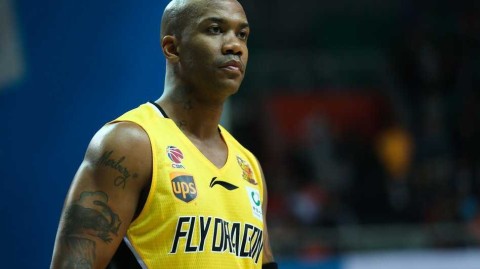 三外援联袂献技奏凯歌，马布里首秀憾负江宁