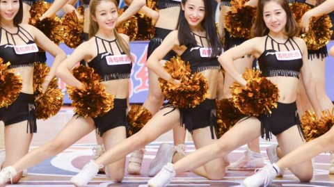 CBA拉拉队宝贝热力舞姿点燃赛场青春风采闪耀常规赛第十七轮
