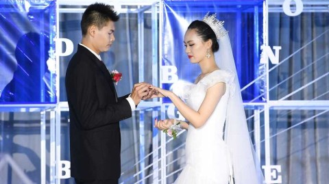 赵大鹏桐庐大婚，广厦众将齐聚送篮球祝福