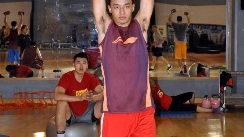 齐鲁盛夏练兵忙 王汝恒贾诚吴轲力量房挥汗如雨