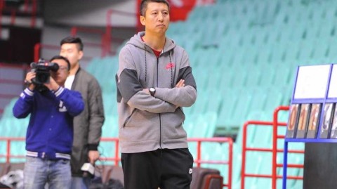 辽宁男篮新赛季启航：公开训练展露争冠雄心