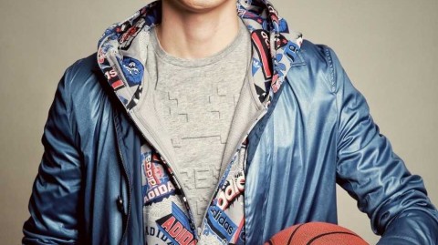 阳光大男孩杨鸣春节送福，帅气写真引爆球迷热情