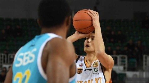 CBA激战太原：斯科拉狂轰36分引领山西，终场一分险胜送福建三连胜止步