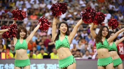 国奥男篮夏夜大胜立陶宛 篮球宝贝热舞点燃赛场激情