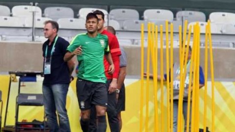 世预赛经典复盘：巴尔韦德世界波对轰热尔松凌空斩 巴西主场1-1乌拉圭