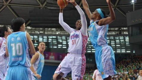 天山决：福尔斯与查尔斯的篮下巅峰对话