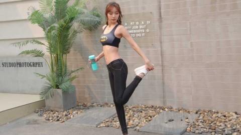 CBA女神主播邵邵：球场边那道比比赛更抓眼的风景线