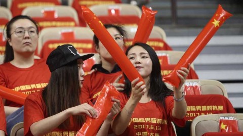 大连山呼海啸助威声，见证男篮红队青春首秀