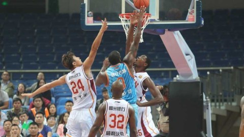 疆浙激战录：周琦布拉切双塔擎天，沃伦独木难支