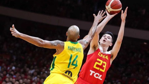 郭艾伦22分难阻男篮末节崩盘，热身赛84-90负巴西