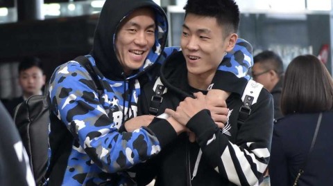 辽篮记忆：那些年机场追逐的迷彩少年与温情瞬间
