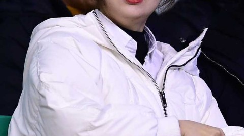 美女球迷点亮本溪，辽篮主场那一抹温柔呐喊