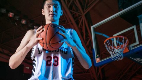 光影流转间尽显王者风范：辽宁男篮炫酷肖像大片