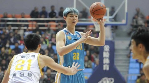 凤城季前赛烽火连天 王哲林内线苦战广厦多点开花