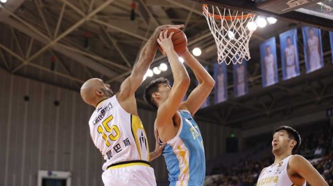 京城寒夜里的三分冷雨：马布裏的低迷之夜与兰多夫的迷失