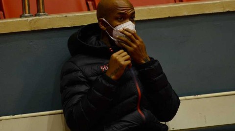 京城雾霾中的备战：马布里口罩遮面，首钢诸将蓄力新赛季