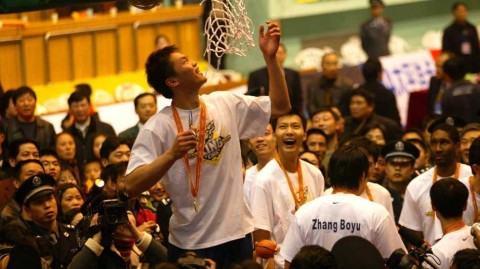 青葱少年变八冠王，朱芳雨眉角伤疤见证的万分传奇