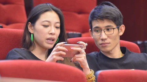 绿茵场边的粉色风暴：那些点燃赛场的美丽身影