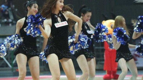 青春舞动甬城赛场 篮球宝贝演绎激情时刻