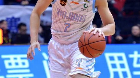 红山盛宴：新疆飞虎火力全开，同曦外援三叉戟难阻连胜步伐