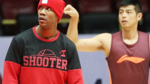 京狮蓄力待发，老马最后一舞闪耀红色光芒