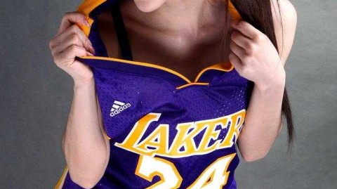 混血女神袁颖芬惊艳变身篮球宝贝，青春活力引爆球场