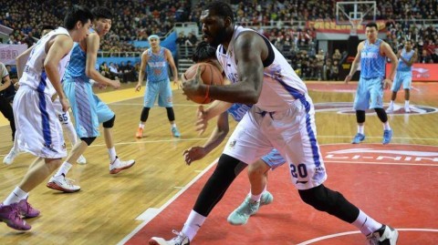 江苏铁血防守激战新疆飞虎，奥登禁区制霸西热冷血三分