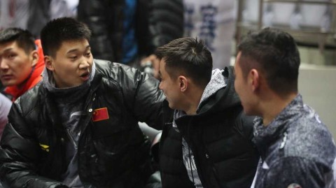 辽宁男篮年末备战欢乐多 赵继伟遭“围攻”成焦点