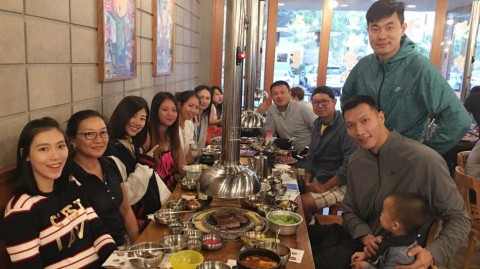 美国聚首温情满满：王仕鹏生日宴上的宏远兄弟情与篮球传承