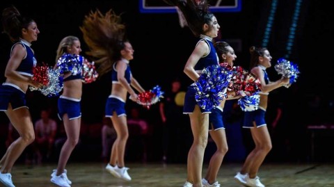 澳门超级八篮赛激战正酣 啦啦队热舞成靓丽风景