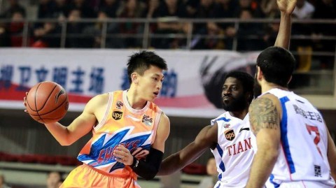 津沪鏖战与鲁闽争锋：回首CBA常规赛的那些经典瞬间